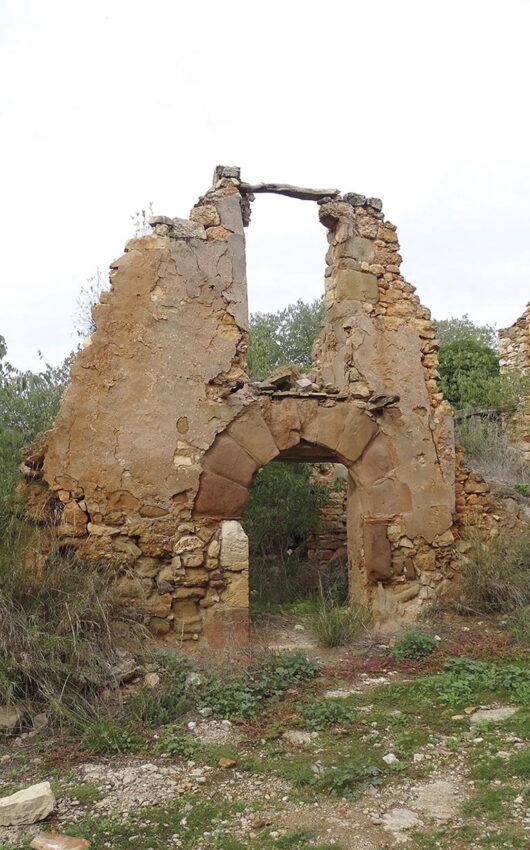 P24 273 Muraille Finestras 03