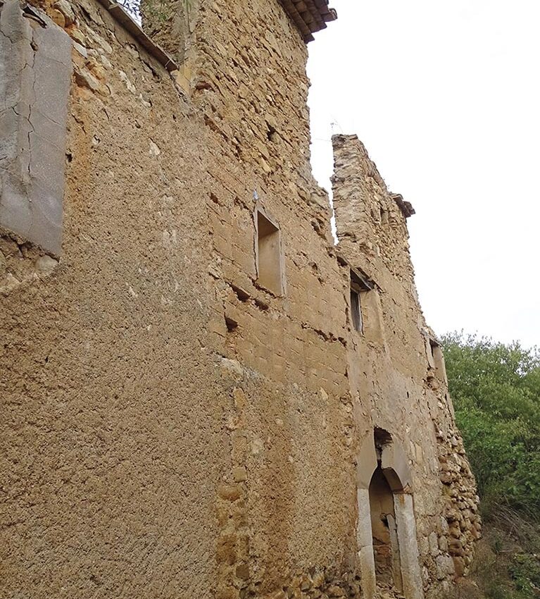 P24 273 Muraille Finestras 07