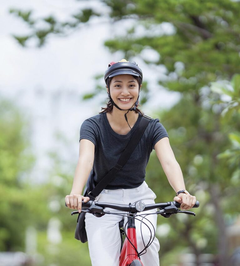 Asian men ride bikes to work She is happy and safe.