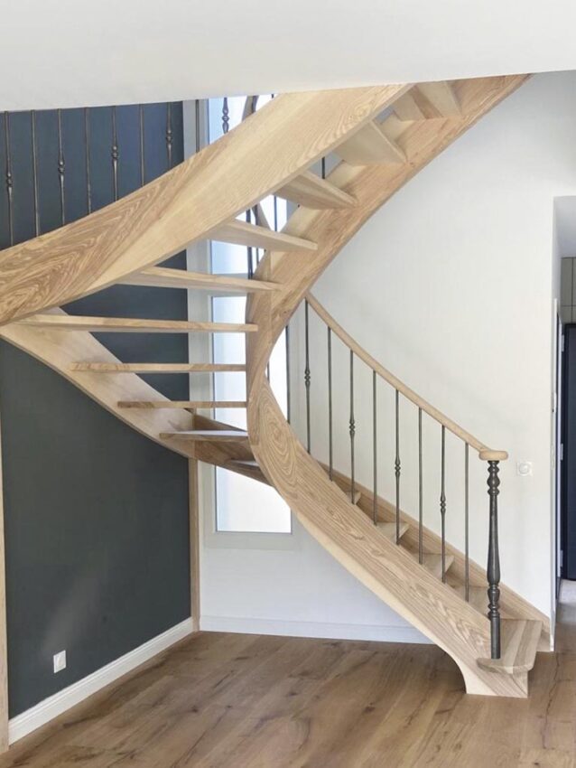 P21 326 AL ESCALIER 02