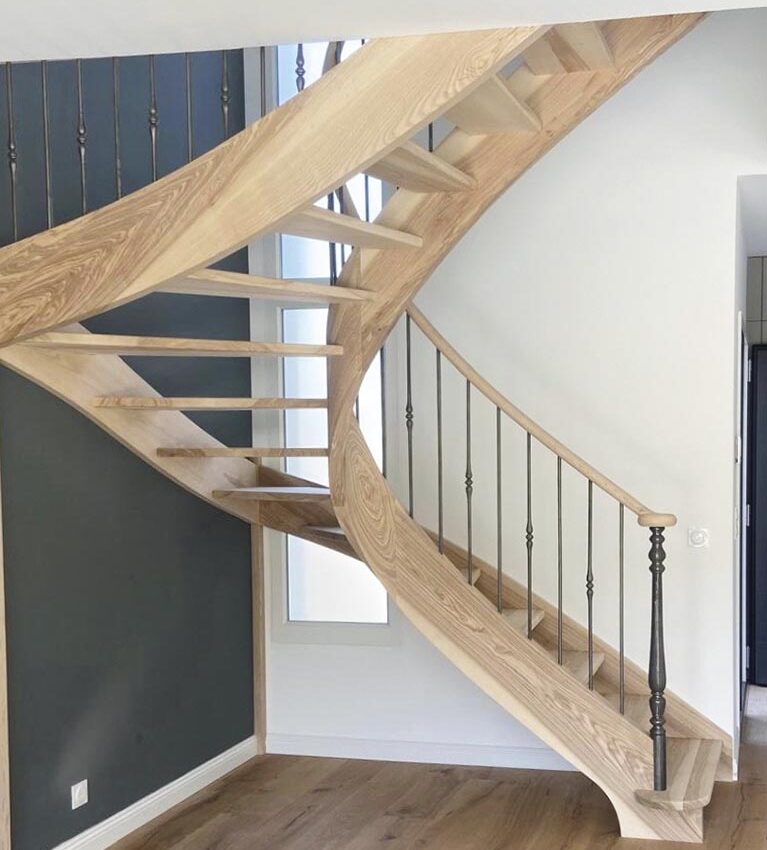 P21 326 AL ESCALIER 02