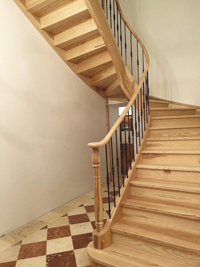 P21 326 AL ESCALIER 03