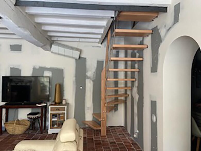 P19 329 AL ESCALIERS 05