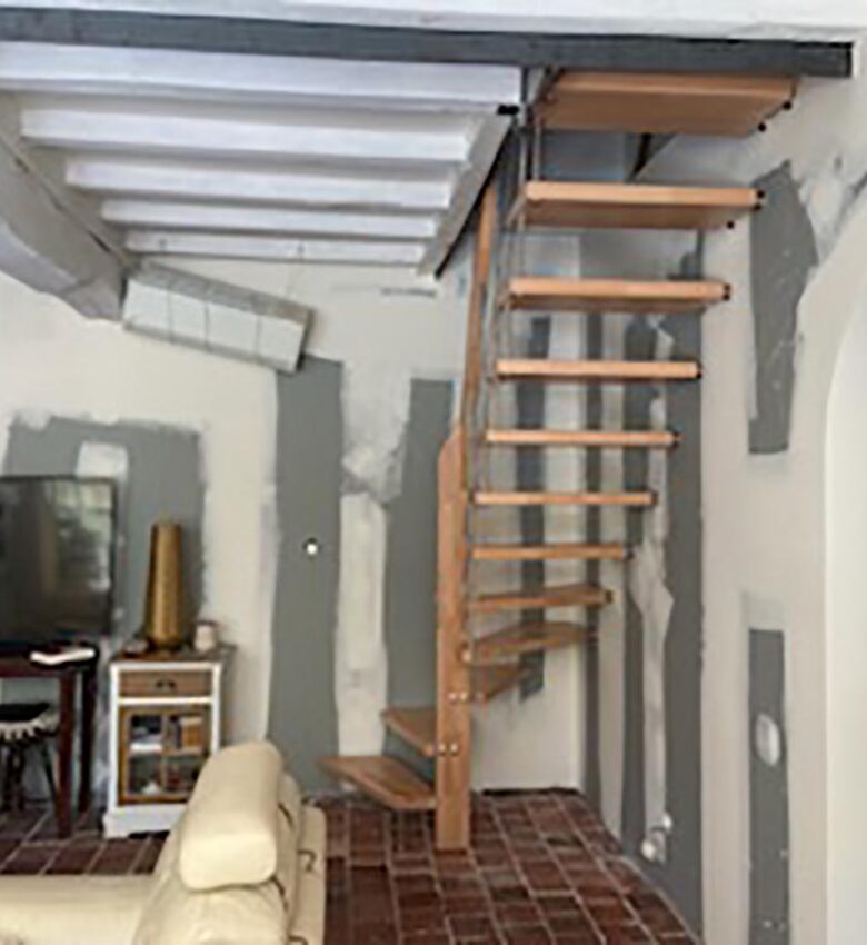 P19 329 AL ESCALIERS 05